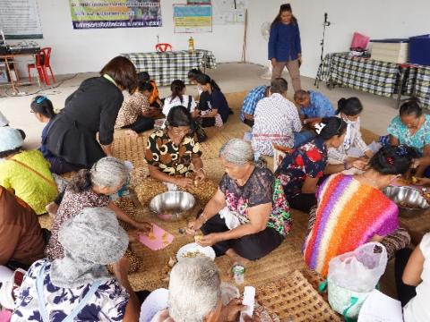 โครงการ อบรมอาชีพผู้สูงอายุตำบลหัวถนน ประจำปี 2559